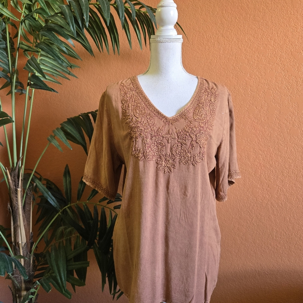 3/$25 NWT Solitaire V Neck Tunic Tee Shirt Embroidered Rust Autumn Large Casual